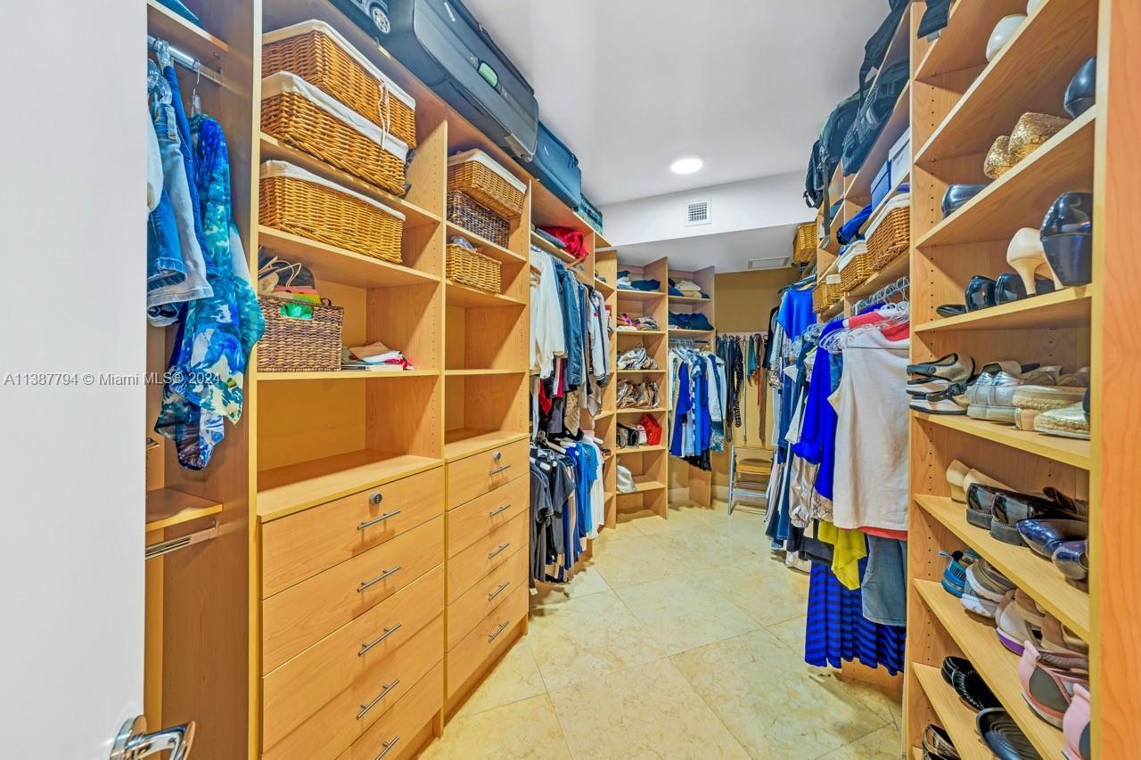 Hers Closet