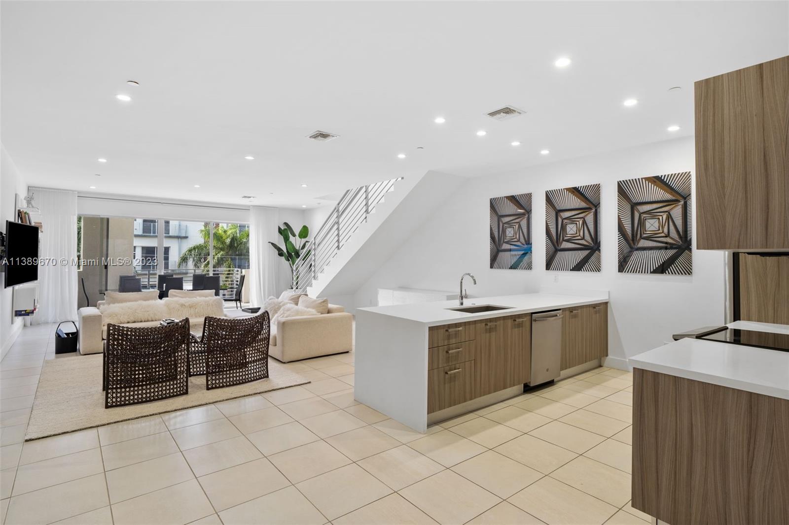 Fort Lauderdale, Florida 33304, 3 Bedrooms Bedrooms, ,2 BathroomsBathrooms,Residentiallease,For Rent,A11389670