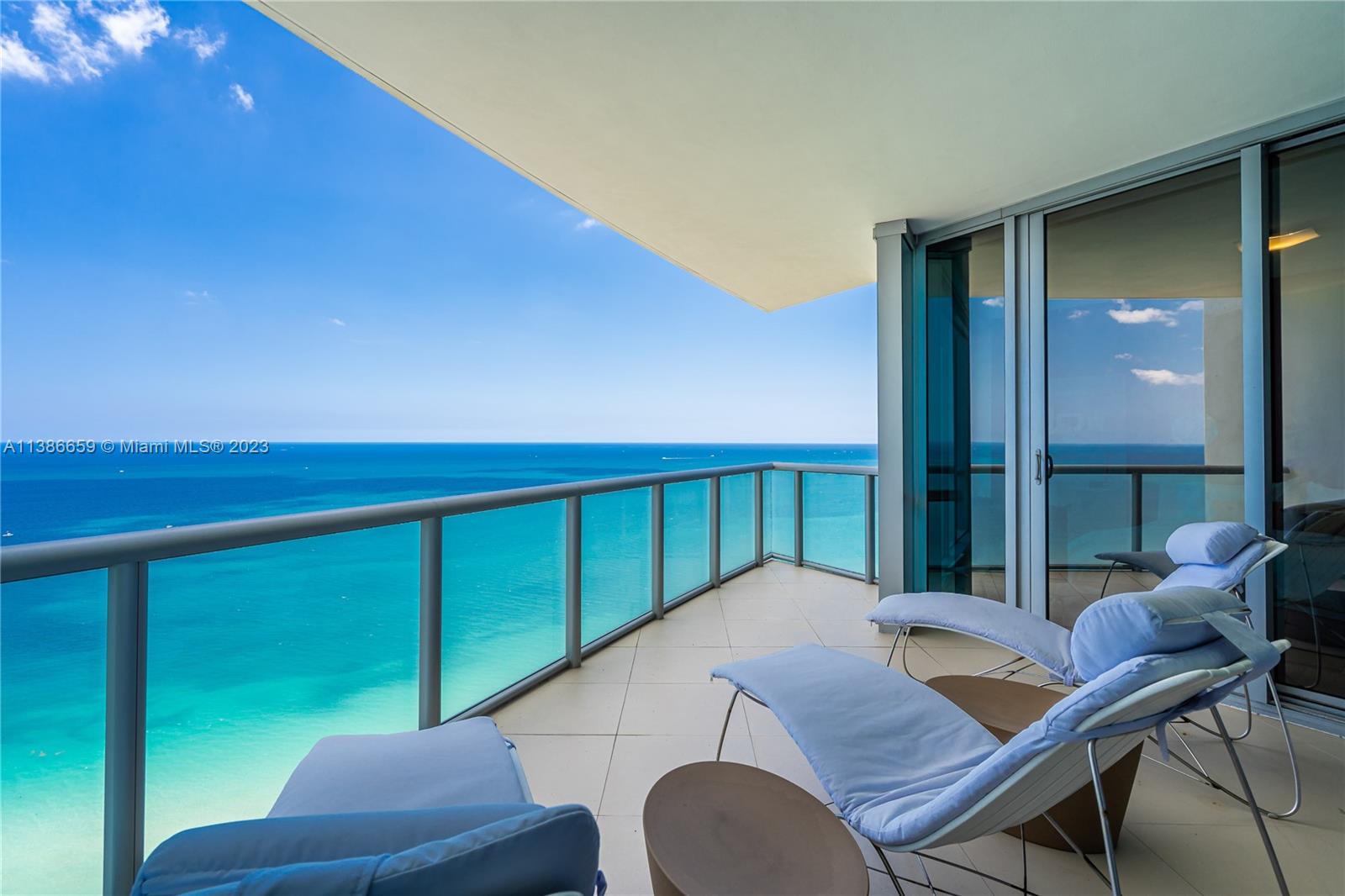 Apartamento à Venda in Sunny Isles Beach, FL