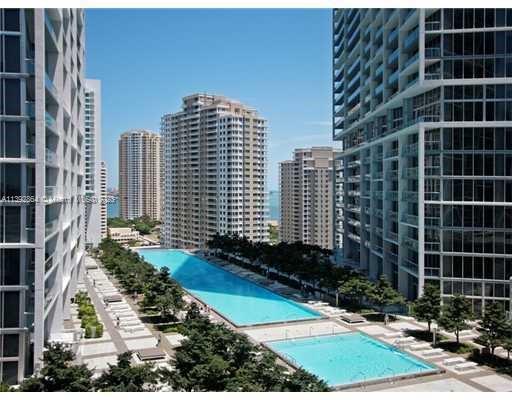 Beautiful studio at Icon Brickell with a great view of the Miami River and downtown Miami. Just a few minutes from Mary Brickel Village, Brickell city center and the financial district area. The icon offers the best amenities and Brickell such as an infinity pool, Jacuzzi, spa, gym, theater, game room, two famous restaurants on site and much more.
