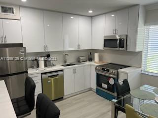4209 El Mar Dr 6, Lauderdale By The Sea, Florida 33308, 2 Bedrooms Bedrooms, ,2 BathroomsBathrooms,Residentiallease,For Rent,4209 El Mar Dr 6,A11396139