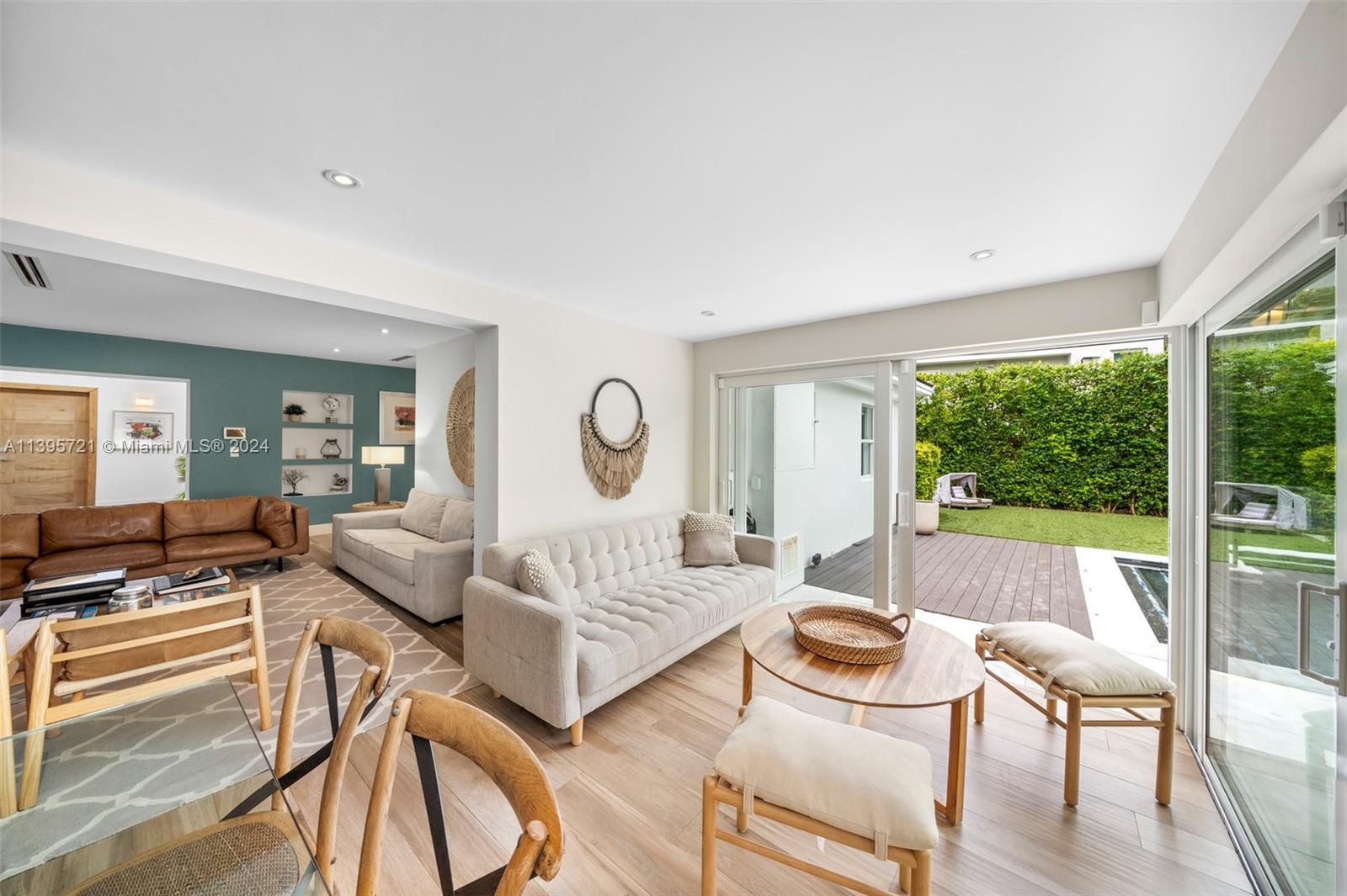 Reading area facing the garden