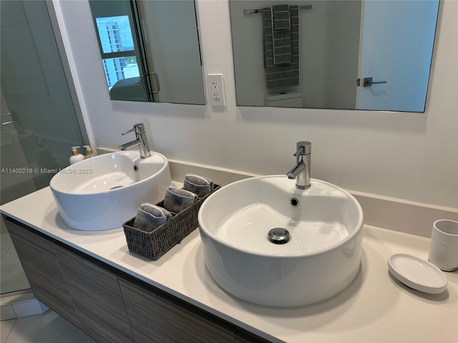 121 NE 34th St 1616, Miami, Florida 33137, 2 Bedrooms Bedrooms, ,2 BathroomsBathrooms,Residentiallease,For Rent,121 NE 34th St 1616,A11400218