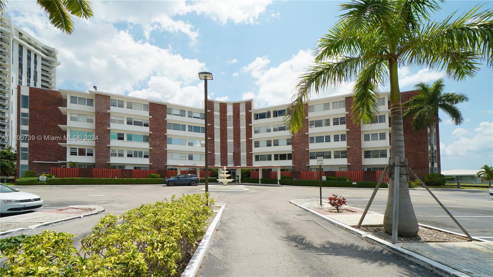 1700 NE 105th St 310, Miami Shores, Florida 33138, 2 Bedrooms Bedrooms, ,2 BathroomsBathrooms,Residential,For Sale,1700 NE 105th St 310,A11400739