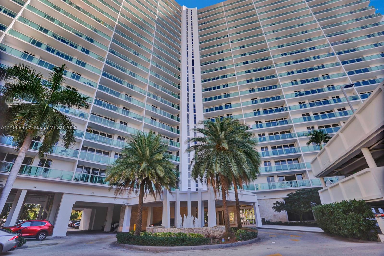 100 Bayview Dr 802, Sunny Isles Beach, Florida 33160, 1 Bedroom Bedrooms, ,1 BathroomBathrooms,Residentiallease,For Rent,100 Bayview Dr 802,A11400845