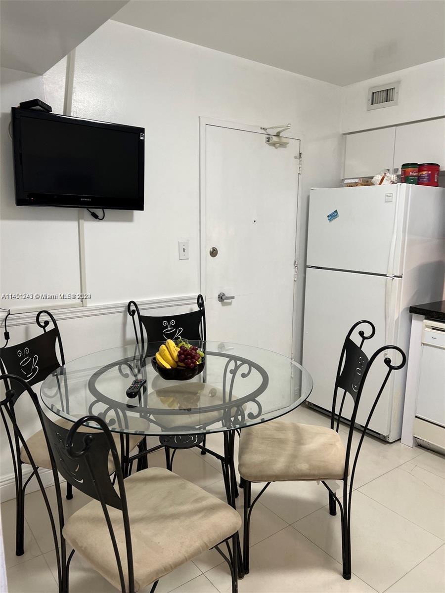 5161 Collins 910, Miami Beach, Florida 33140, 1 Bedroom Bedrooms, ,1 BathroomBathrooms,Residentiallease,For Rent,5161 Collins 910,A11401243
