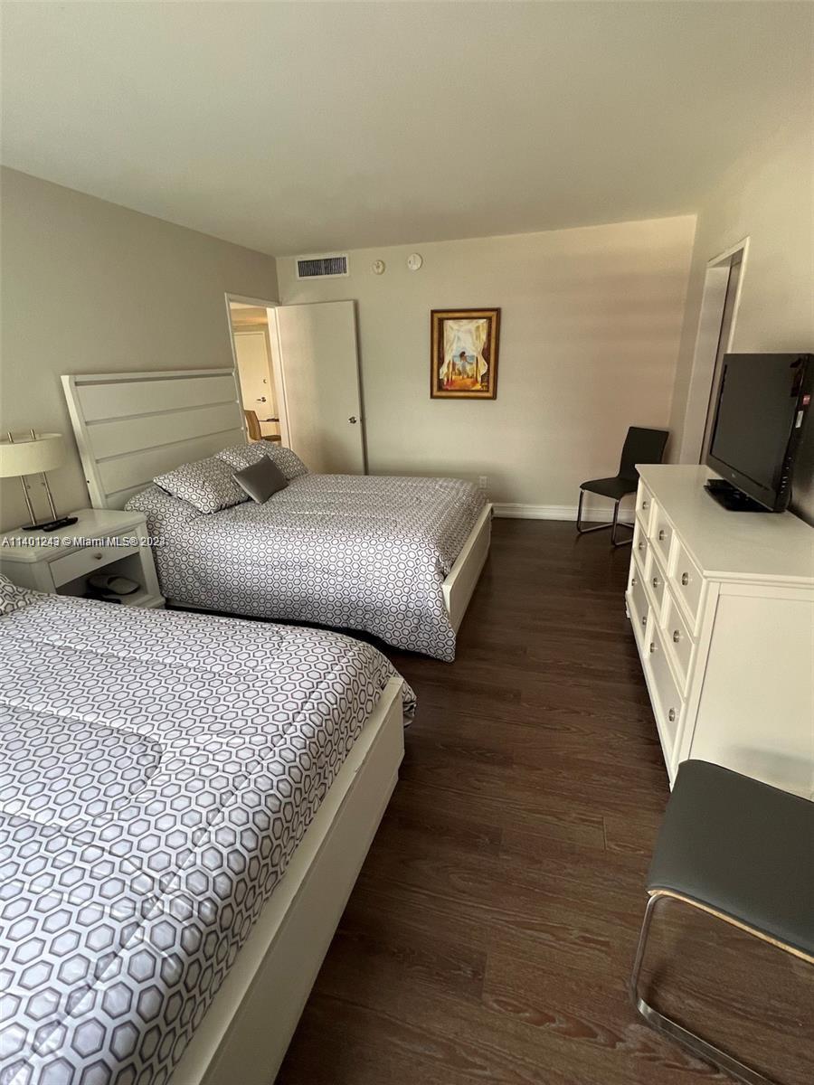 5161 Collins 910, Miami Beach, Florida 33140, 1 Bedroom Bedrooms, ,1 BathroomBathrooms,Residentiallease,For Rent,5161 Collins 910,A11401243