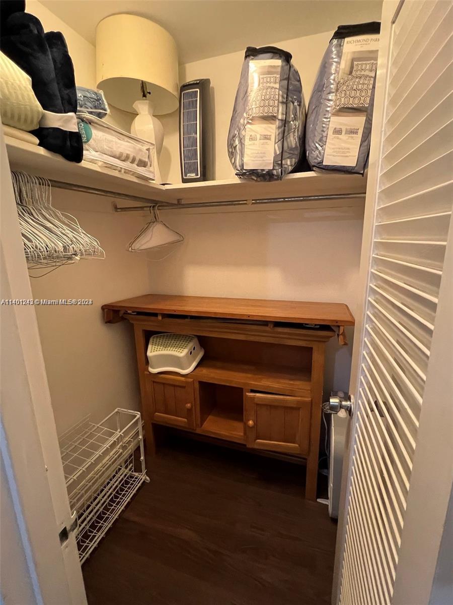 5161 Collins 910, Miami Beach, Florida 33140, 1 Bedroom Bedrooms, ,1 BathroomBathrooms,Residentiallease,For Rent,5161 Collins 910,A11401243