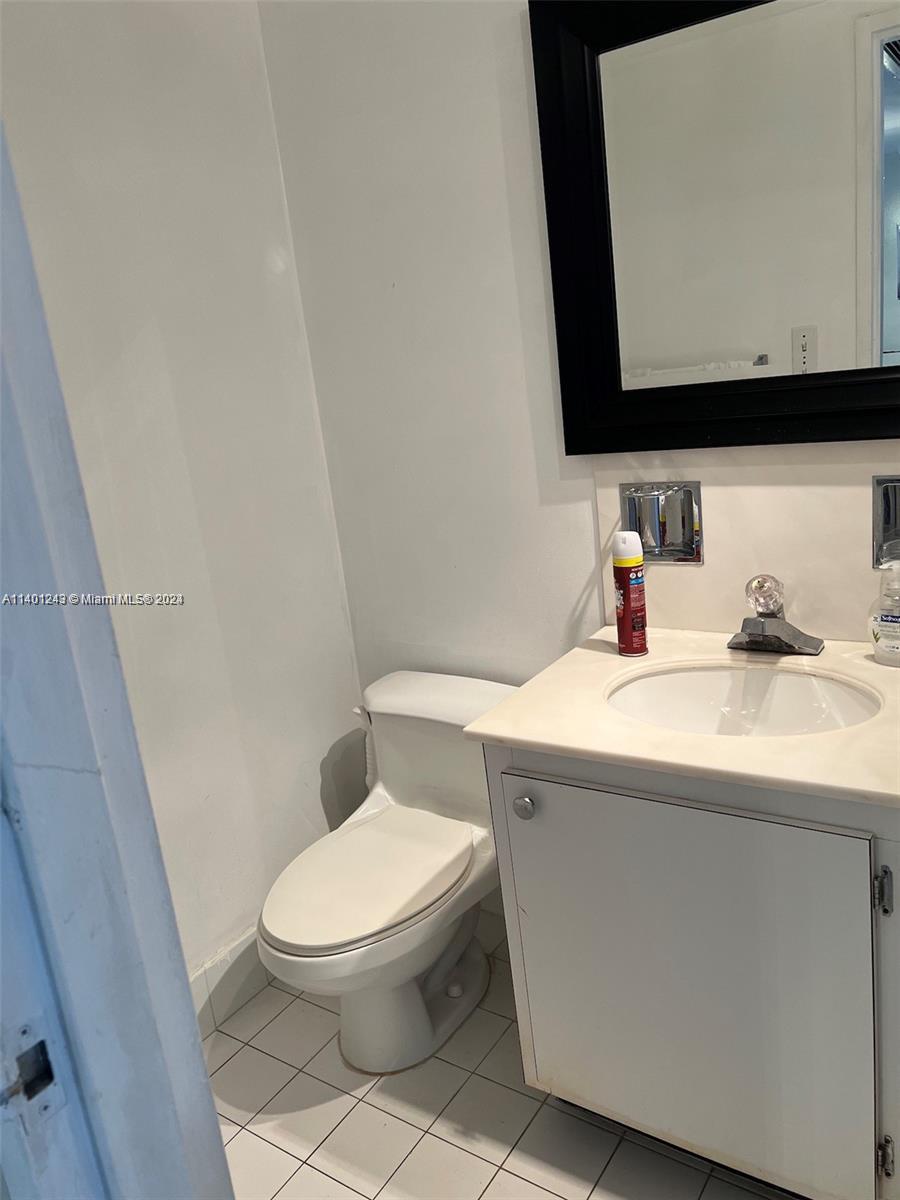 5161 Collins 910, Miami Beach, Florida 33140, 1 Bedroom Bedrooms, ,1 BathroomBathrooms,Residentiallease,For Rent,5161 Collins 910,A11401243