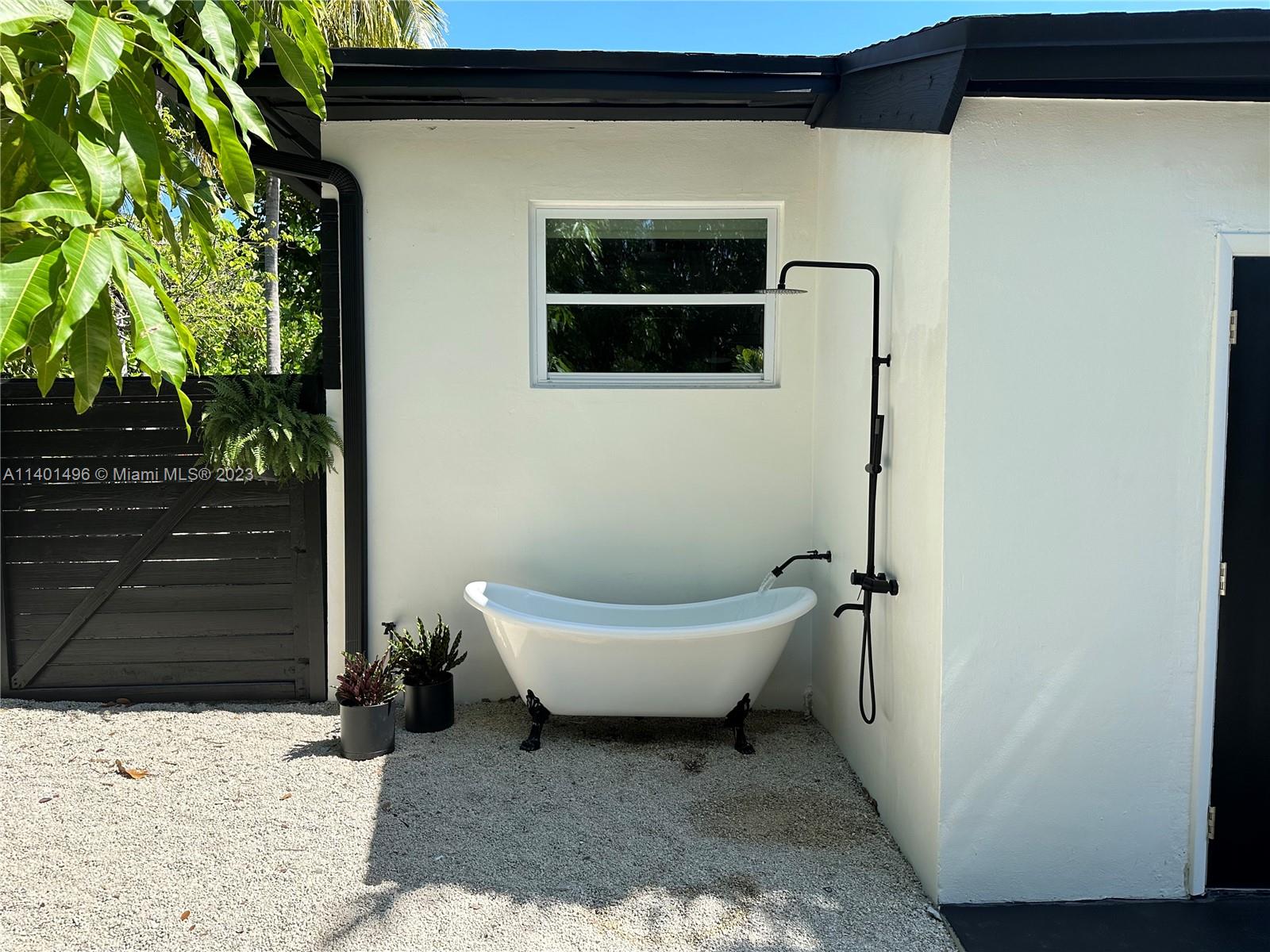 436 NE 64th St 1, Miami, Florida 33138, 2 Bedrooms Bedrooms, ,2 BathroomsBathrooms,Residentiallease,For Rent,436 NE 64th St 1,A11401496