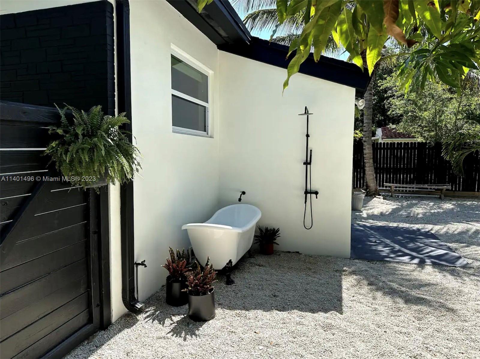 436 NE 64th St 1, Miami, Florida 33138, 2 Bedrooms Bedrooms, ,2 BathroomsBathrooms,Residentiallease,For Rent,436 NE 64th St 1,A11401496