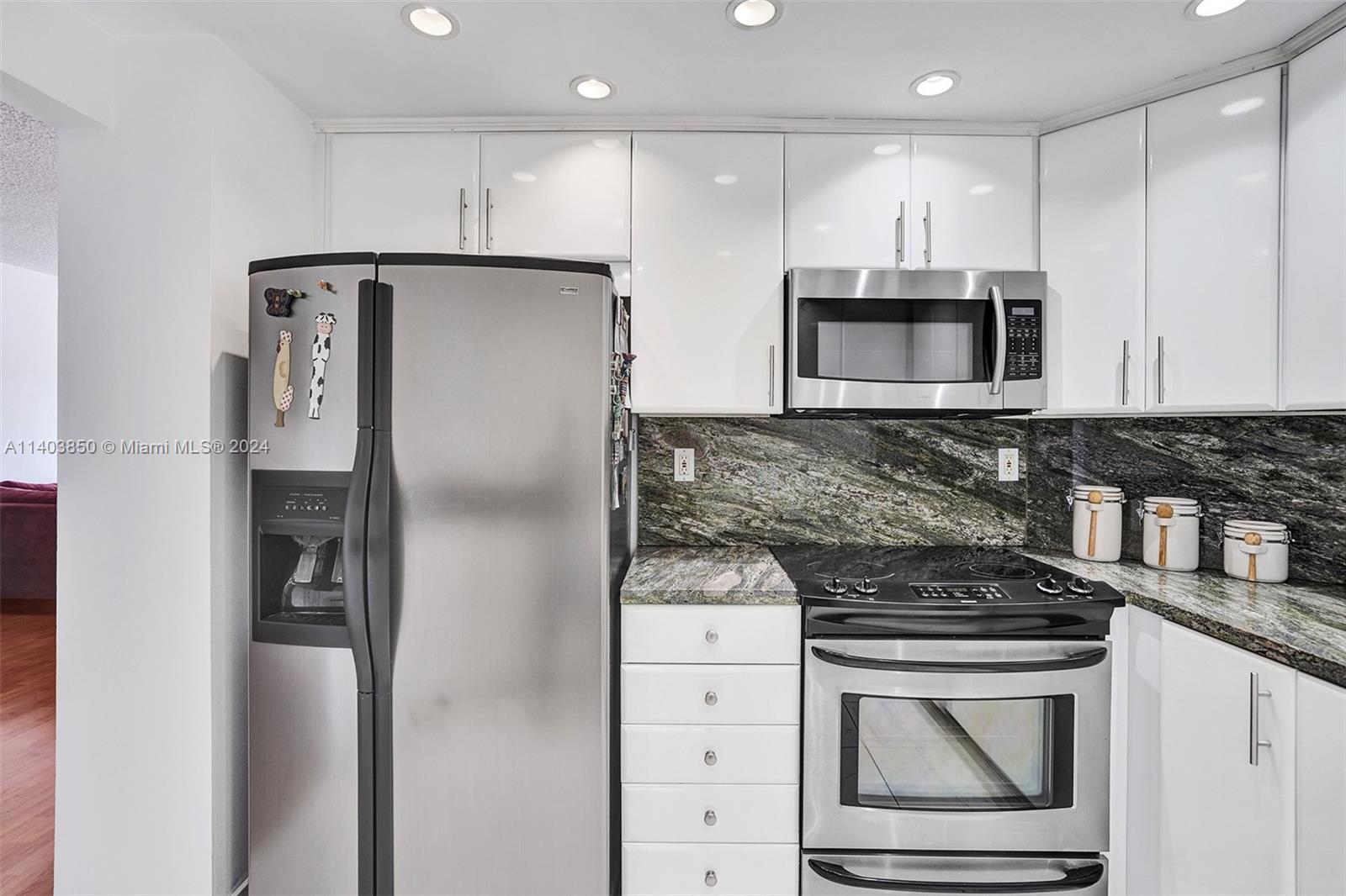 500 Bayview Dr, Sunny Isles Beach, FL, 33160 United States, 2 Bedrooms Bedrooms, ,2 BathroomsBathrooms,Residential,For Sale,Bayview Dr,A11403850