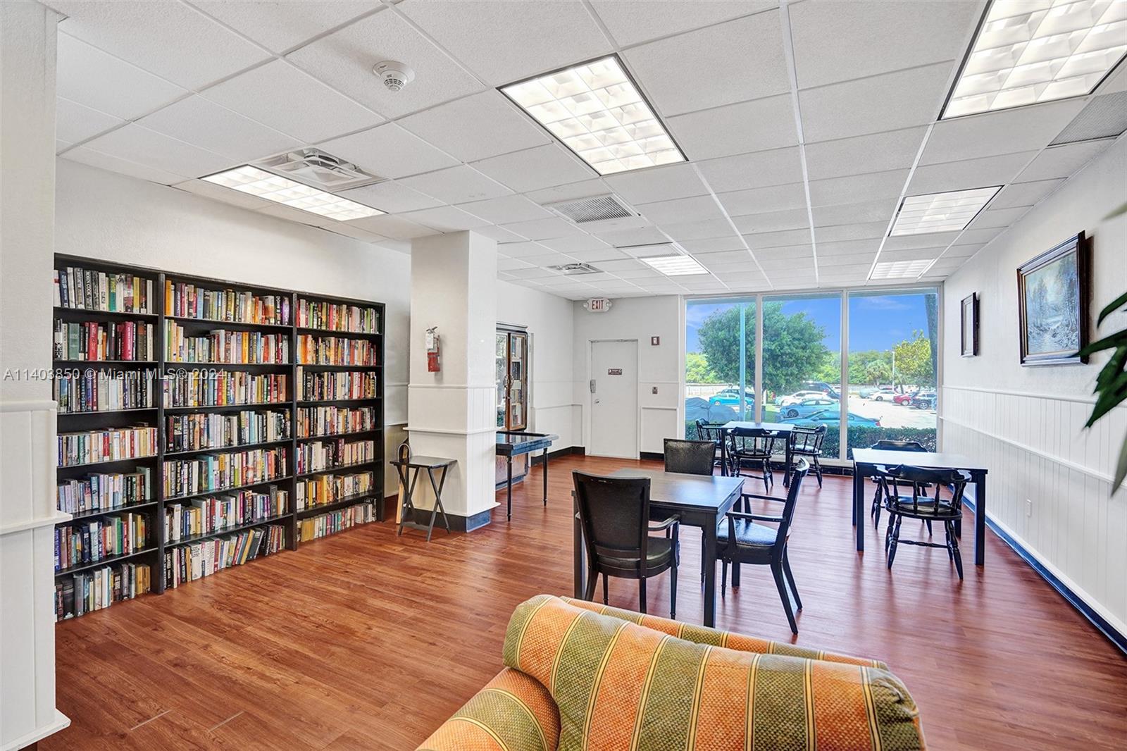 Building Library / Sitting Room