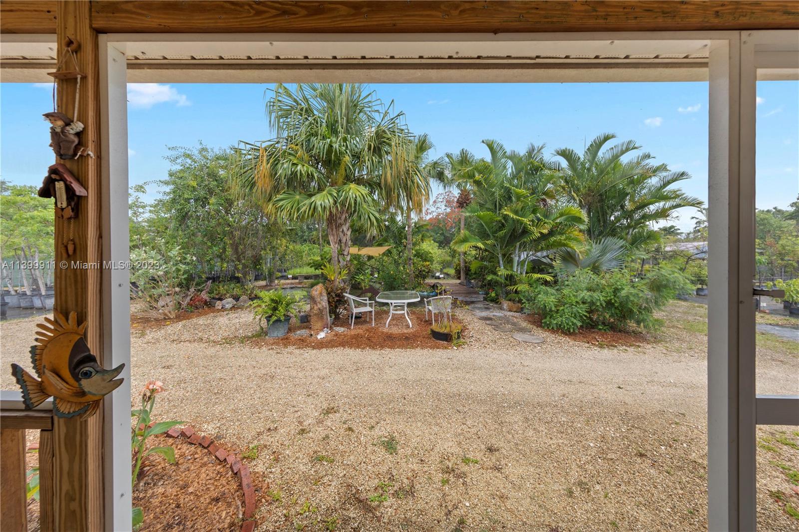 a lil area to rest while shopping