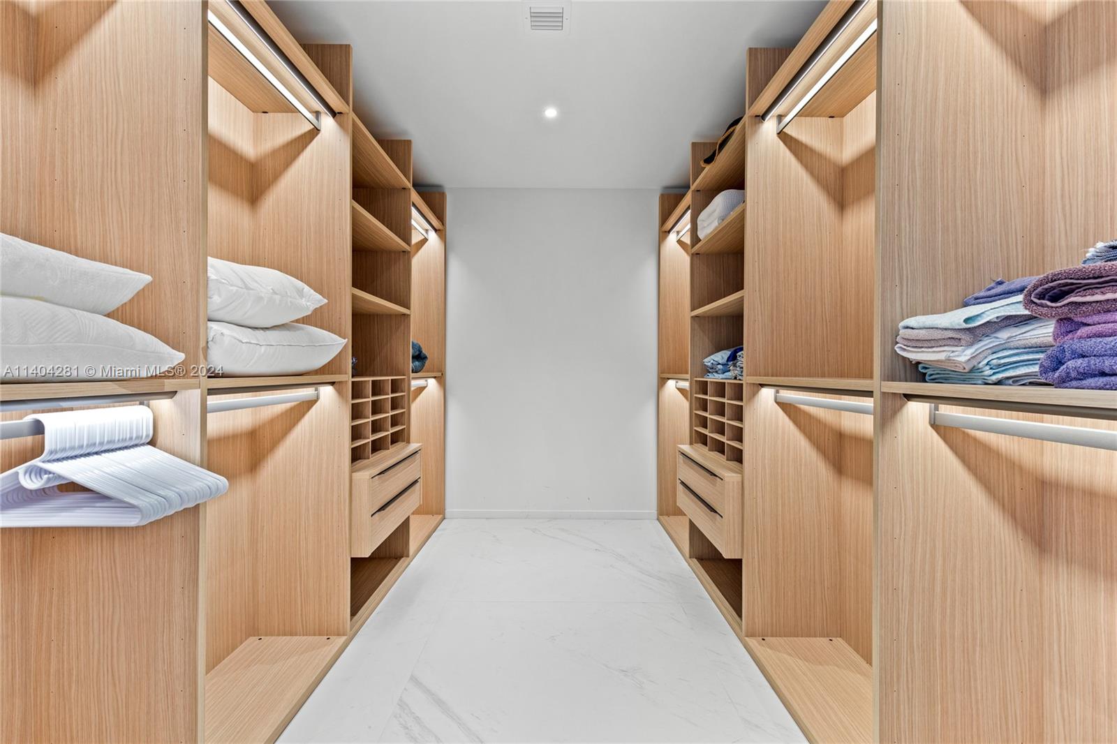 2000 S Ocean Dr 27A, Hallandale Beach, Florida 33009, 3 Bedrooms Bedrooms, ,3 BathroomsBathrooms,Residential,For Sale,2000 S Ocean Dr 27A,A11404281