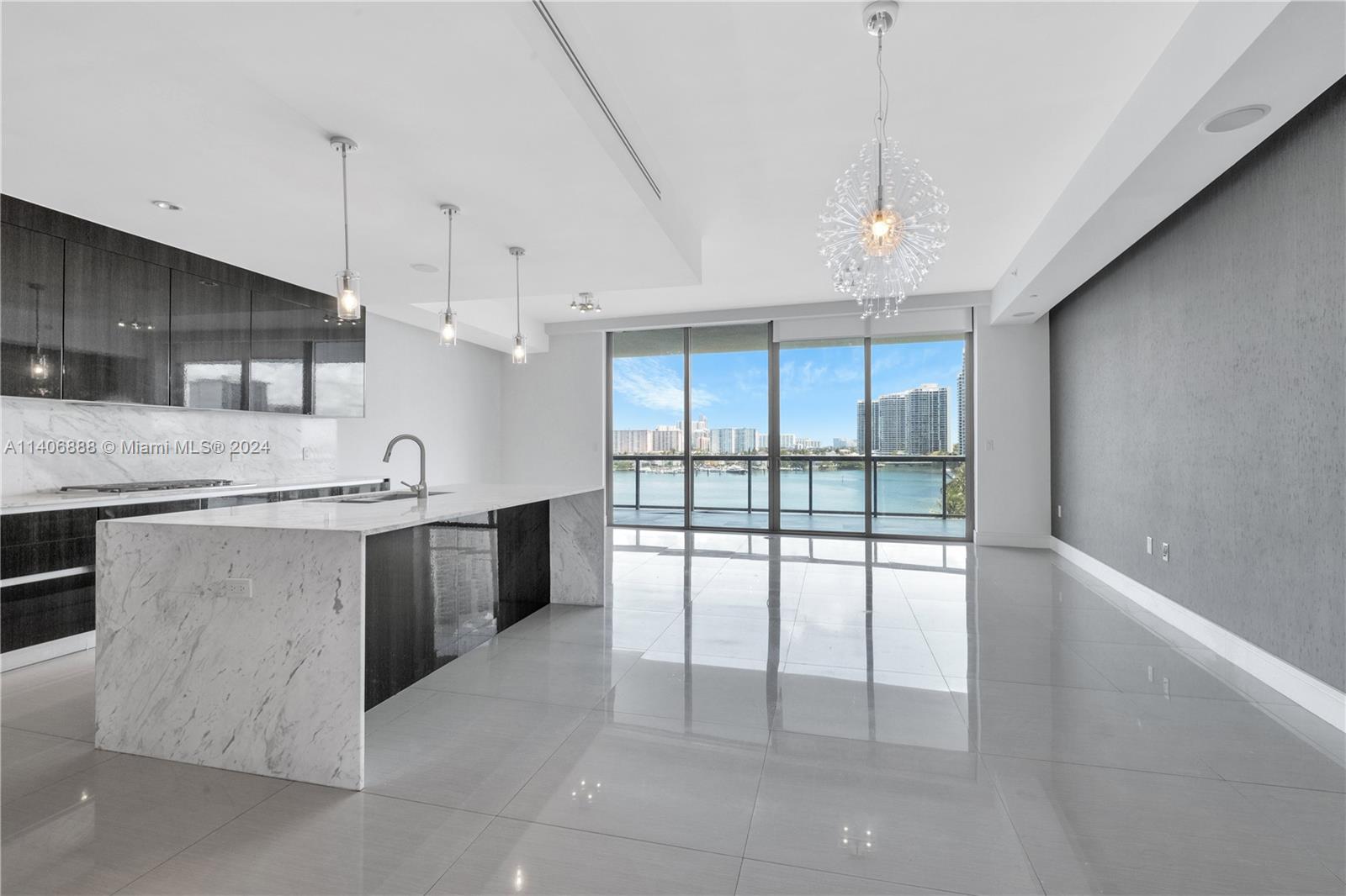 FANTASTIC VIEWS FROM EVERY ANGLE OF THIS ELEGANT KITCHEN.