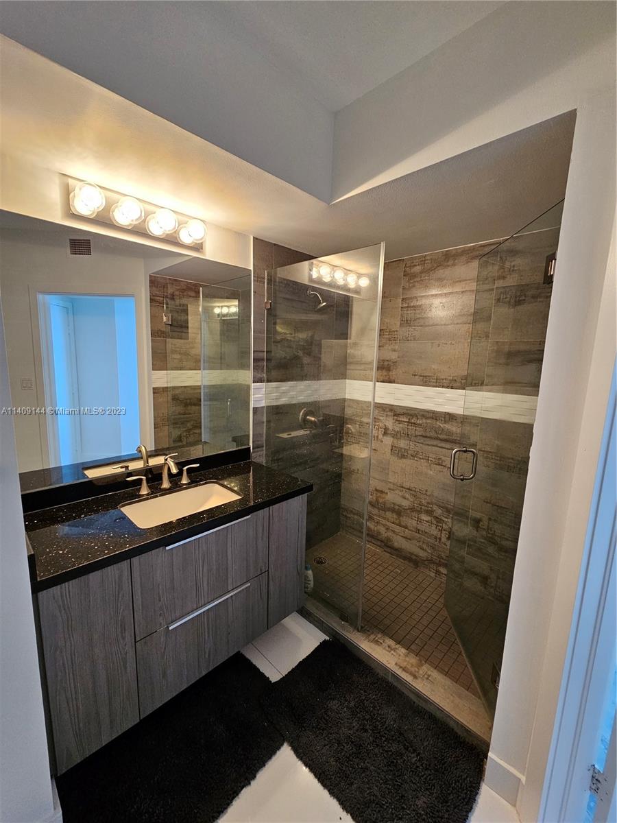 Miami Beach, Florida 33139, 1 Bedroom Bedrooms, ,1 BathroomBathrooms,Residential,For Sale,A11409144