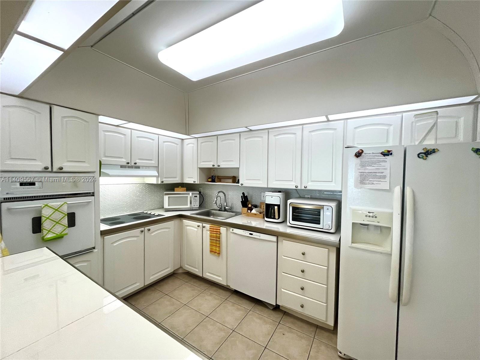 19370 Collins Ave, Sunny Isles Beach, FL, 33160 United States, 1 Bedroom Bedrooms, ,1 BathroomBathrooms,Residential,For Sale,Collins Ave,A11409557