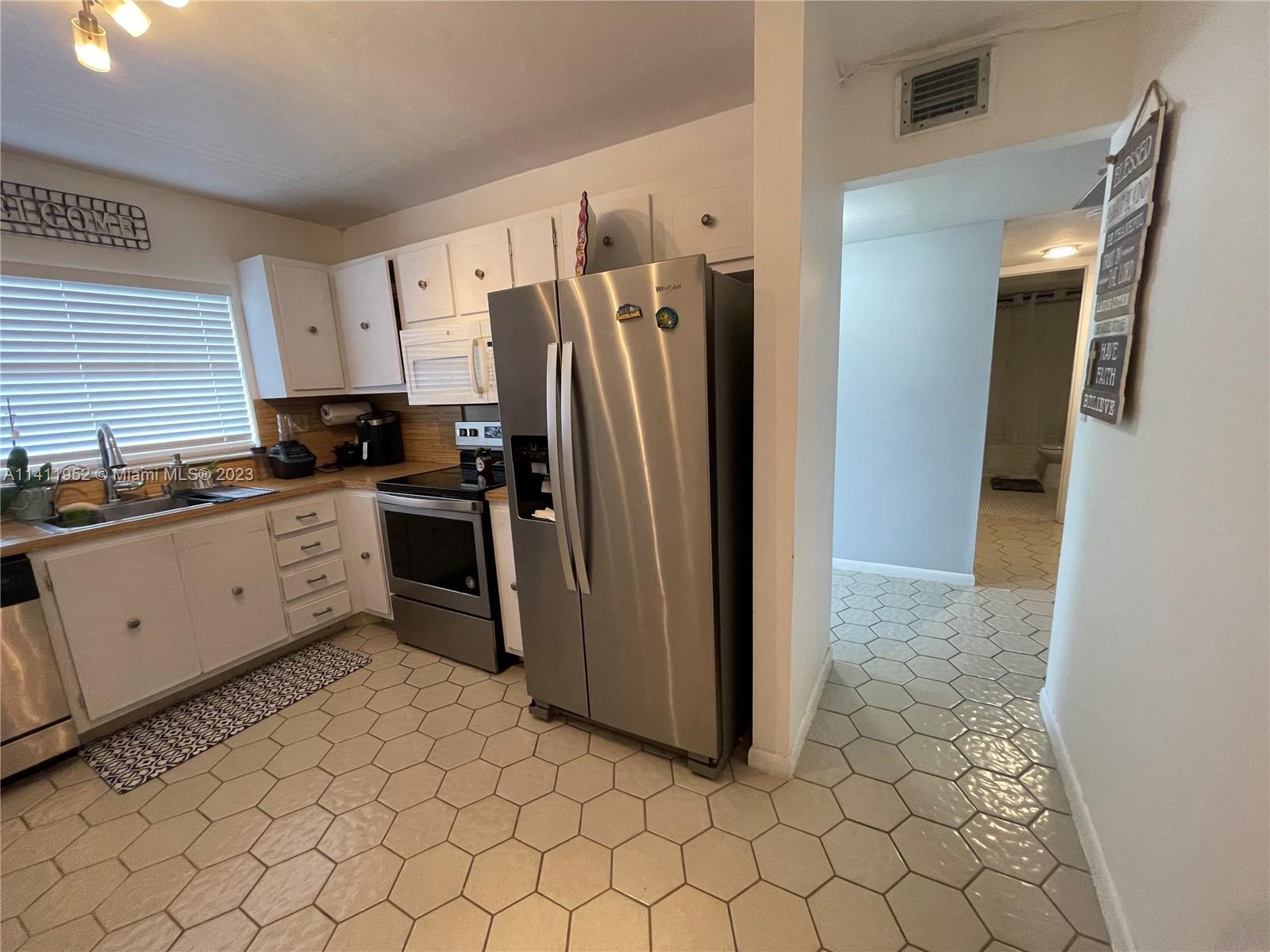 9020 Sunrise Lakes Blvd 304, Sunrise, Florida 33322, 2 Bedrooms Bedrooms, ,2 BathroomsBathrooms,Residential,For Sale,9020 Sunrise Lakes Blvd 304,A11411952