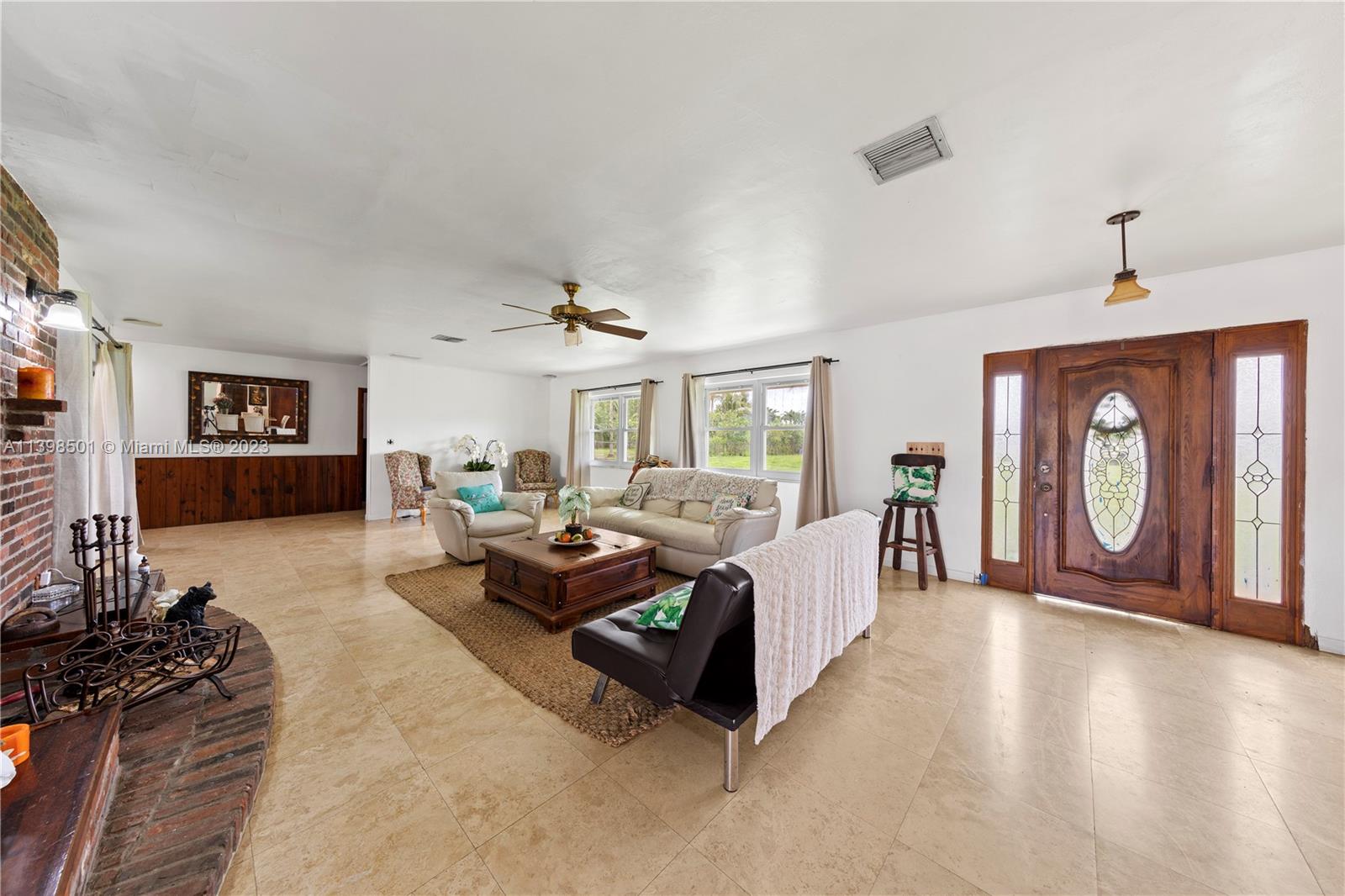 GREAT ROOM..THE INTERIOR HAS HAD UPGRADES ITS A RANCH STYLE.