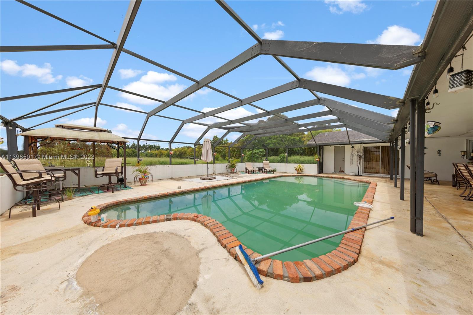 W A CABANA BATH AND WET BAR