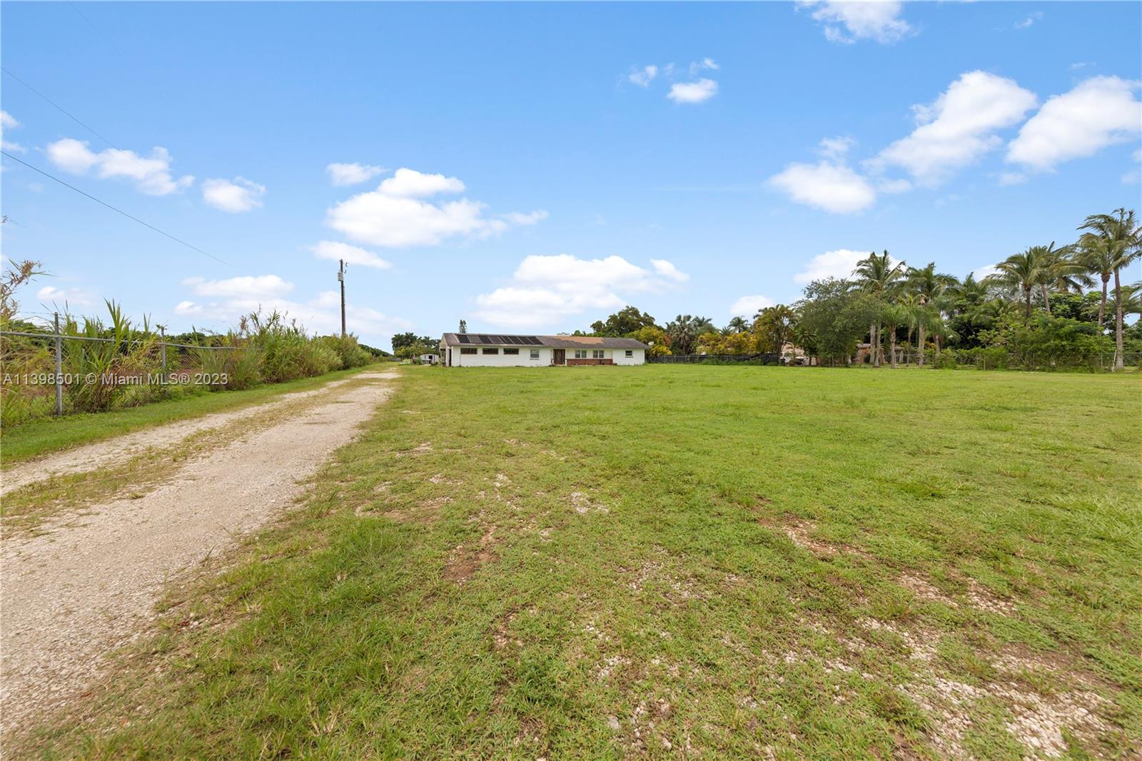 DRIVEWAY LEADING IN..