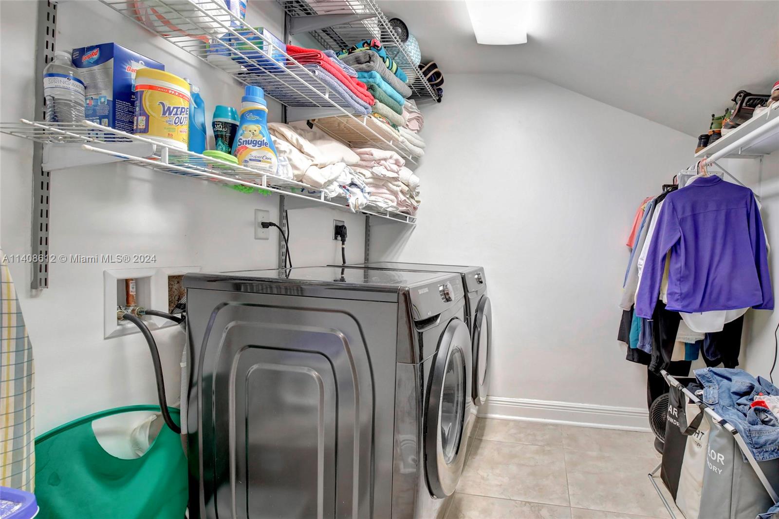 10050 NW 135th St, Hialeah Gardens, Florida 33018, 5 Bedrooms Bedrooms, ,4 BathroomsBathrooms,Residential,For Sale,10050 NW 135th St,A11408612
