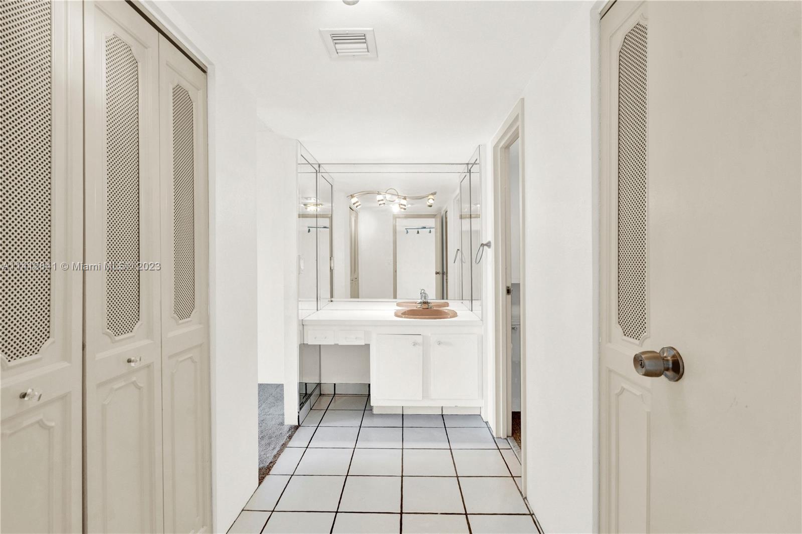 Master bathroom 1