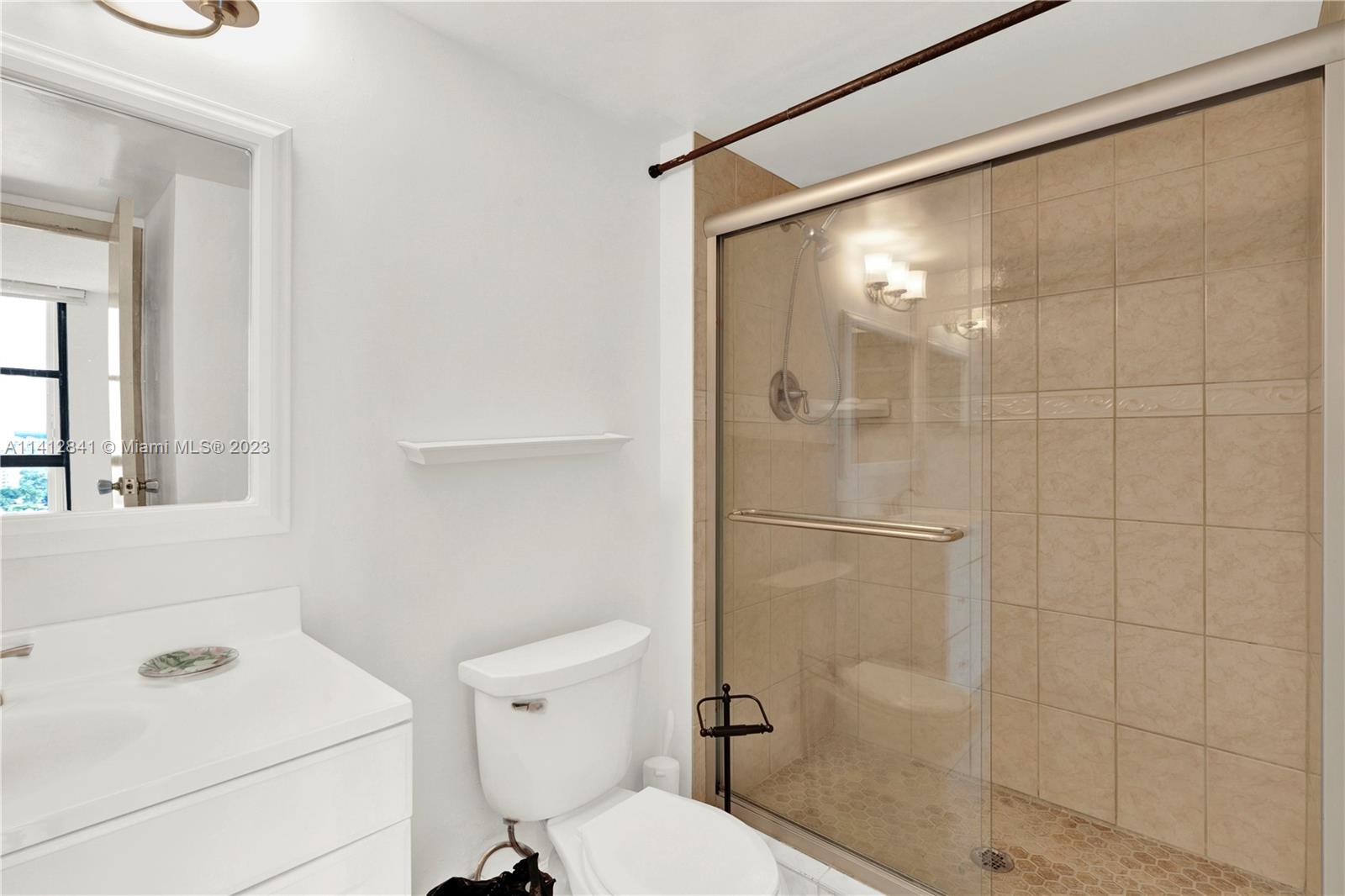 Master bathroom 2