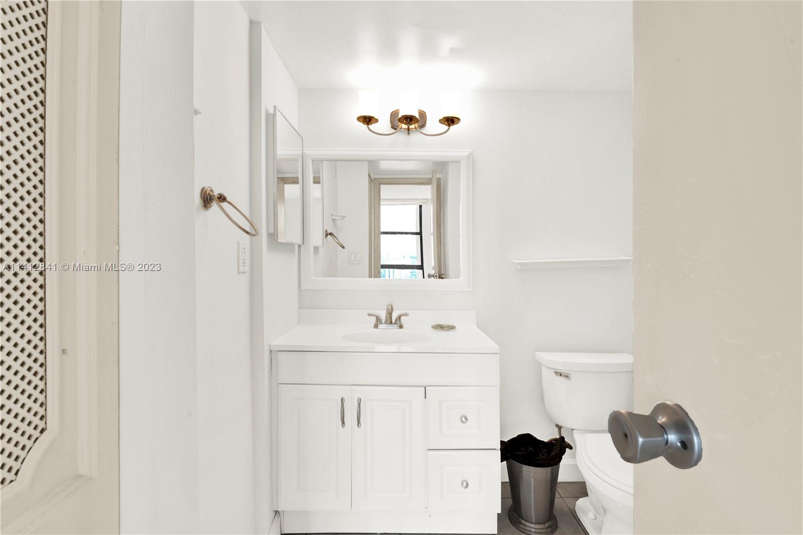 Master bathroom 2