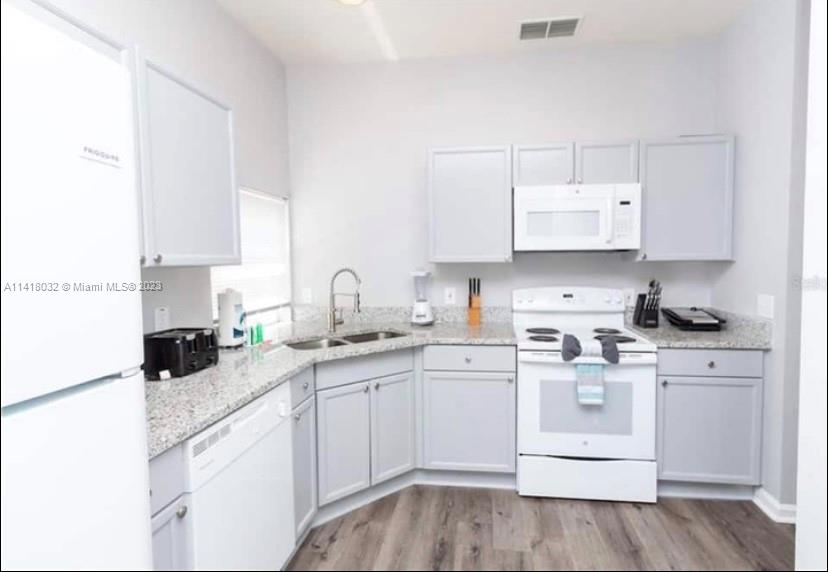 8121 Fan Palm Way, Kissimmee, FL, 34747 United States, 4 Bedrooms Bedrooms, ,2 BathroomsBathrooms,Residential,For Sale,Fan Palm Way,A11418032