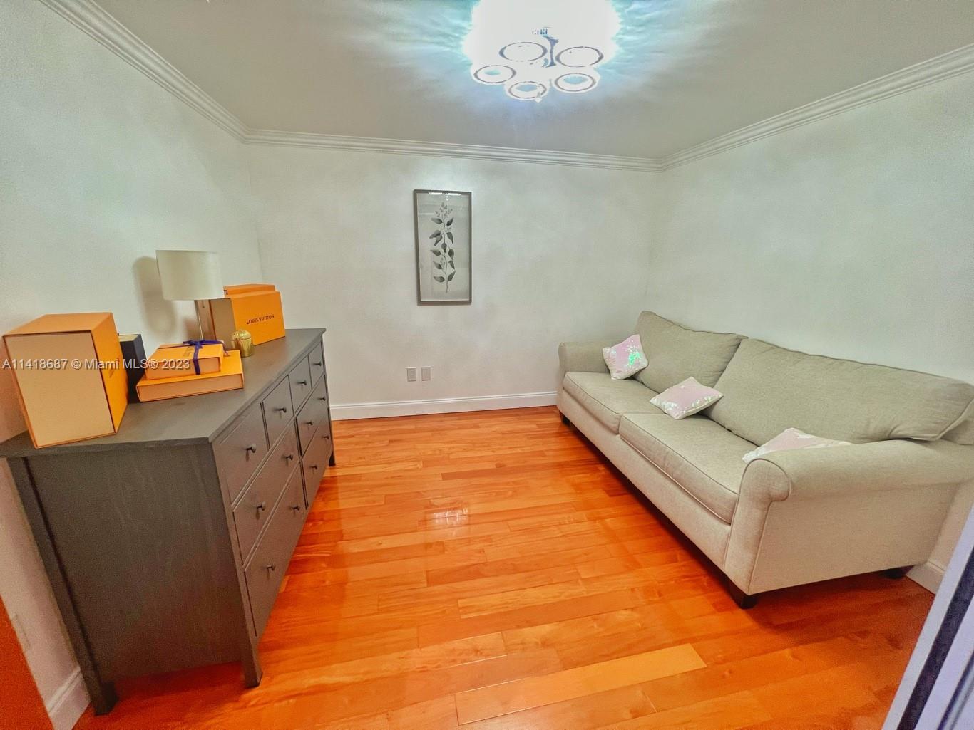 3rd Bedroom / Den