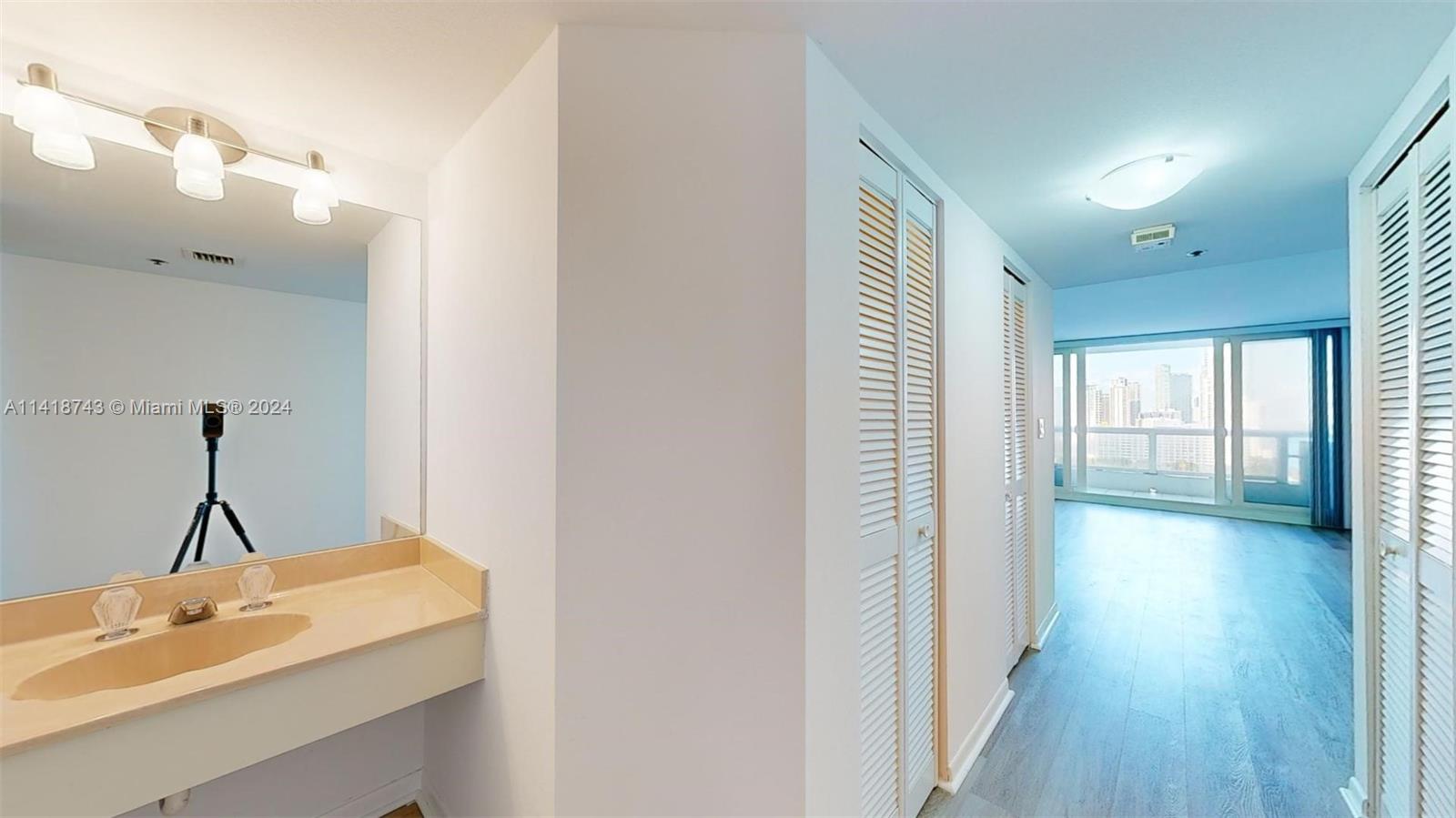 1717 N Bayshore Dr A-2236, Miami, Florida 33132, 2 Bedrooms Bedrooms, ,2 BathroomsBathrooms,Residentiallease,For Rent,1717 N Bayshore Dr A-2236,A11418743