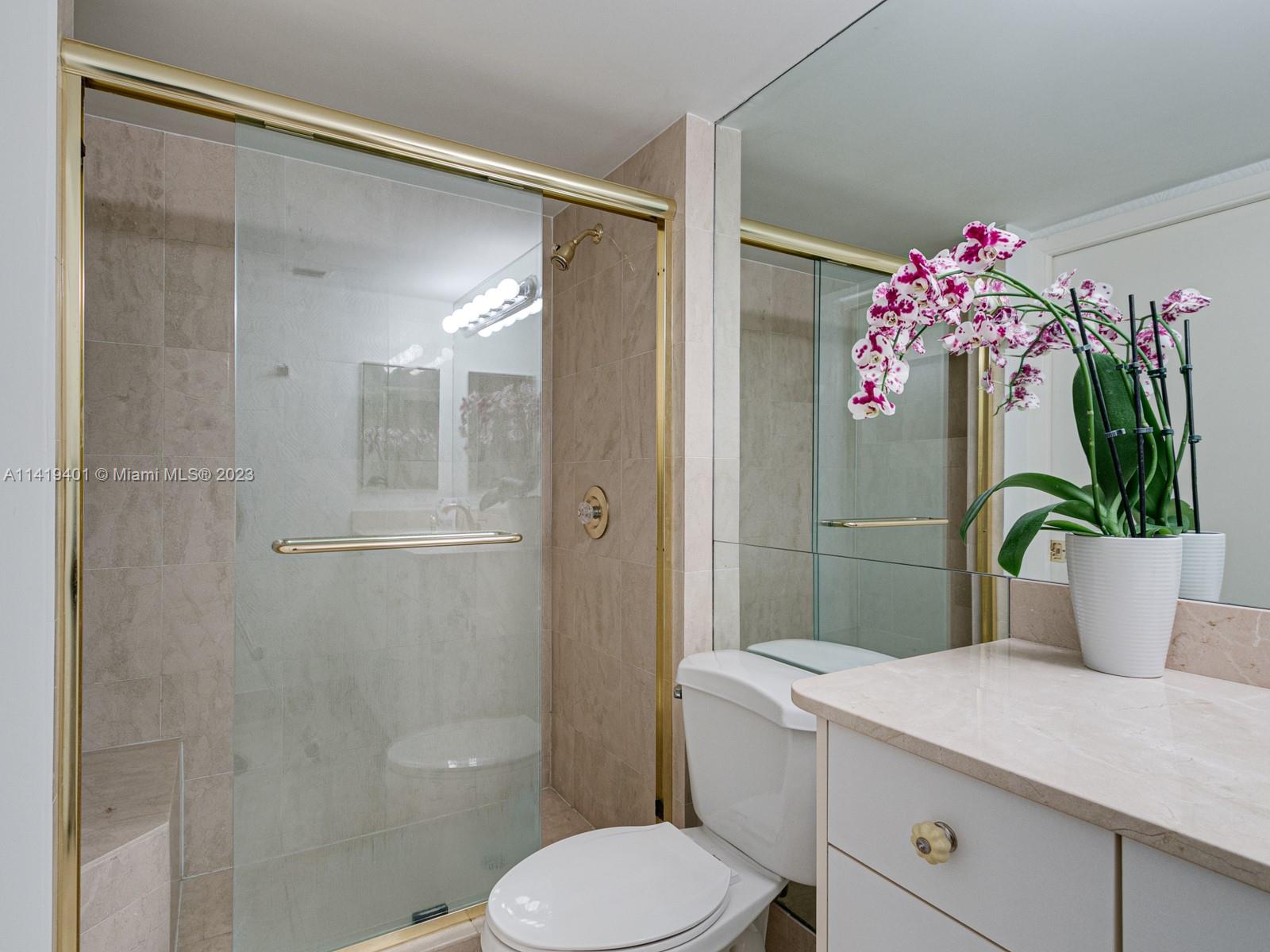 SECOND FULL BATHROOM