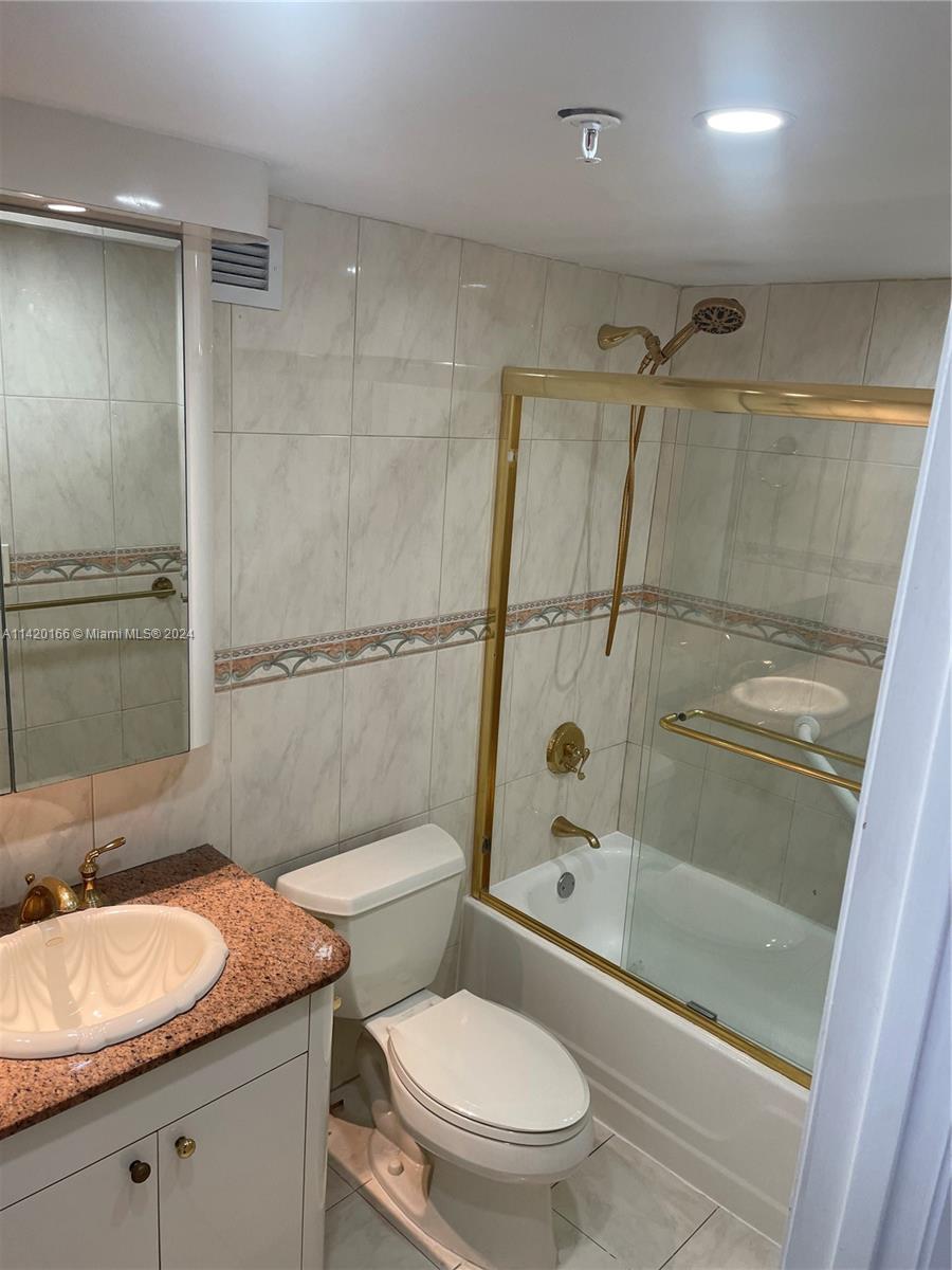 4101 Pine Tree Dr 1631, Miami Beach, Florida 33140, 2 Bedrooms Bedrooms, ,2 BathroomsBathrooms,Residential,For Sale,4101 Pine Tree Dr 1631,A11420166