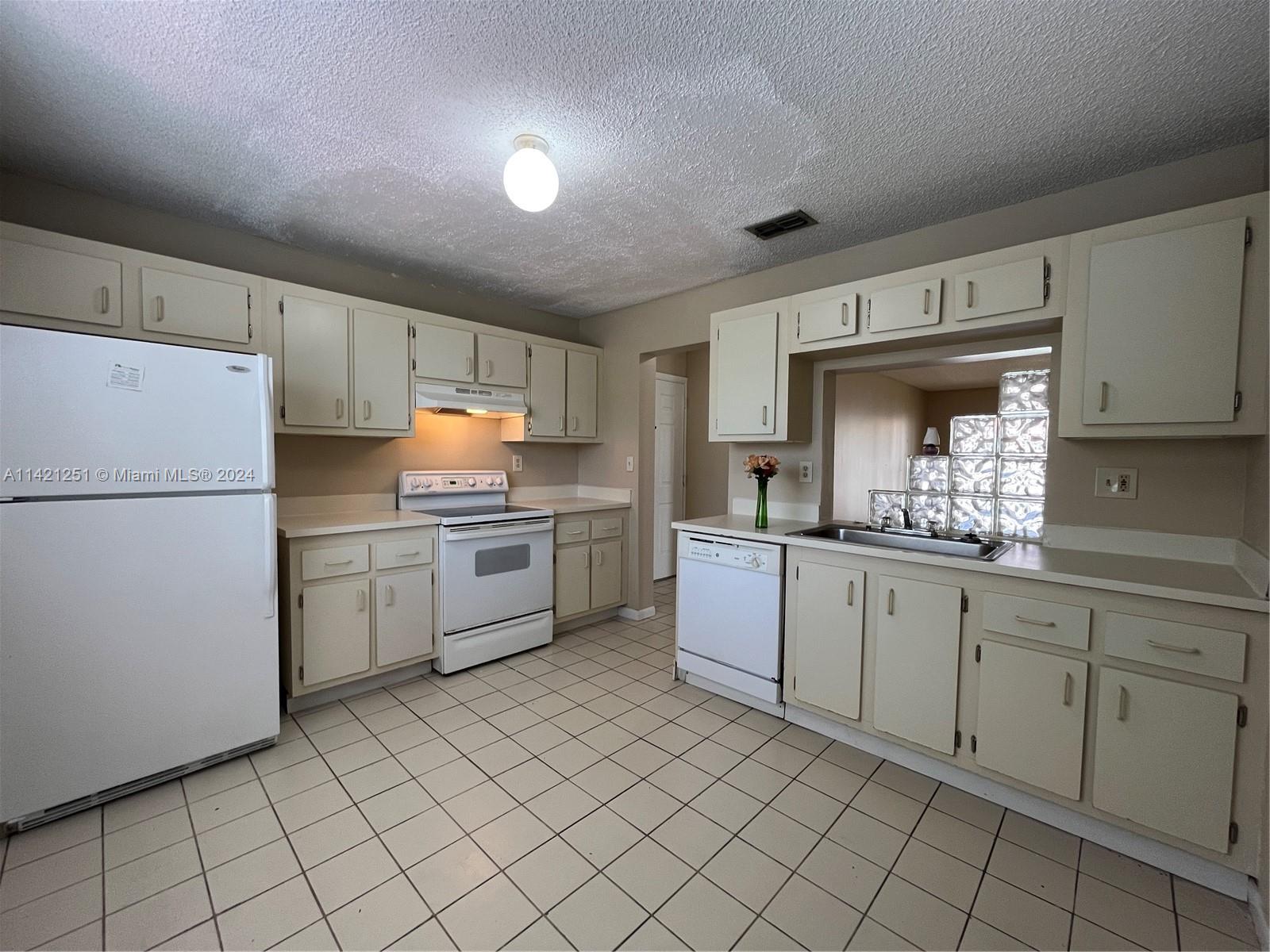 7406 Woodmont Ter #206, Tamarac, Florida image 3