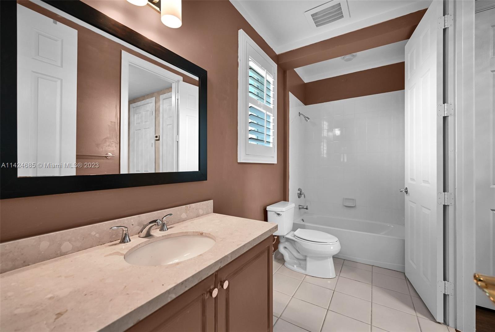 3991 Coral Heights Way #1105, Oakland Park, Florida image 32