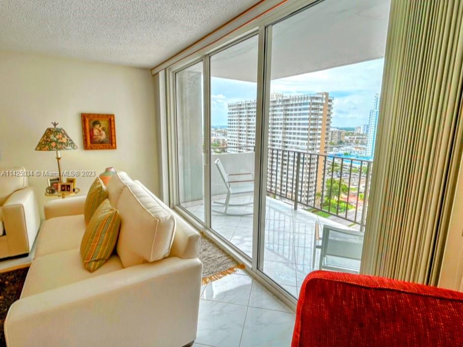 LIVING ROOM WITH WESTERN ICW OCEAN DRIVE VIEWS