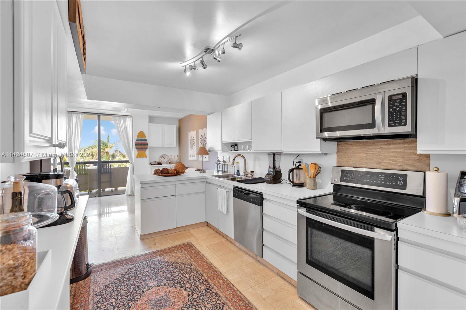19667 Turnberry Way, Aventura, FL, 33180 United States, 2 Bedrooms Bedrooms, ,2 BathroomsBathrooms,Residential,For Sale,Turnberry Way,A11424807