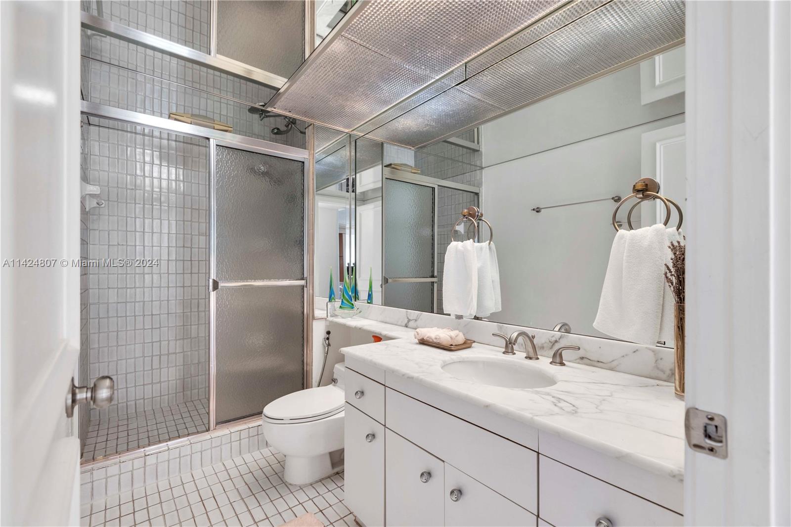 19667 Turnberry Way, Aventura, FL, 33180 United States, 2 Bedrooms Bedrooms, ,2 BathroomsBathrooms,Residential,For Sale,Turnberry Way,A11424807
