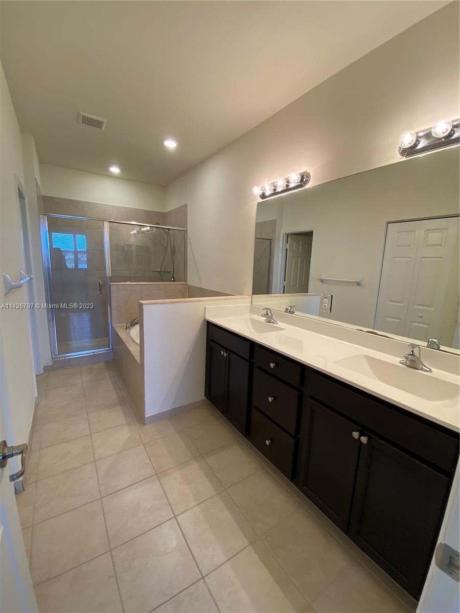 233 NE 23rd Ter, Homestead, Florida 33033, 3 Bedrooms Bedrooms, ,2 BathroomsBathrooms,Residential,For Sale,233 NE 23rd Ter,A11425797