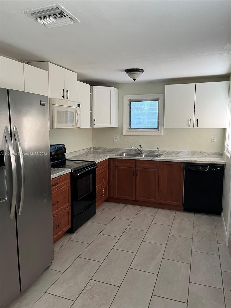 1140 4th Ave, Fort Lauderdale, FL, 33311 United States, 2 Bedrooms Bedrooms, ,2 BathroomsBathrooms,Residential,For Sale,4th Ave,A11426648