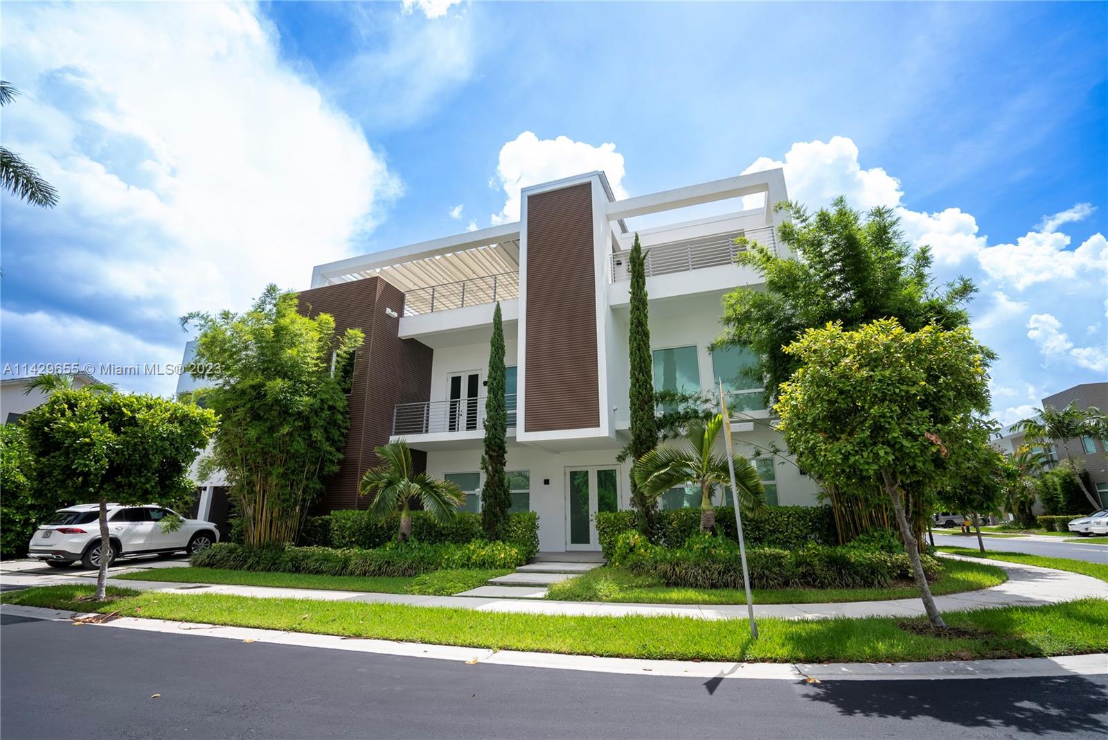Doral, FL, 33178 United States, 5 Bedrooms Bedrooms, ,5 BathroomsBathrooms,Residential,For Sale,A11429655