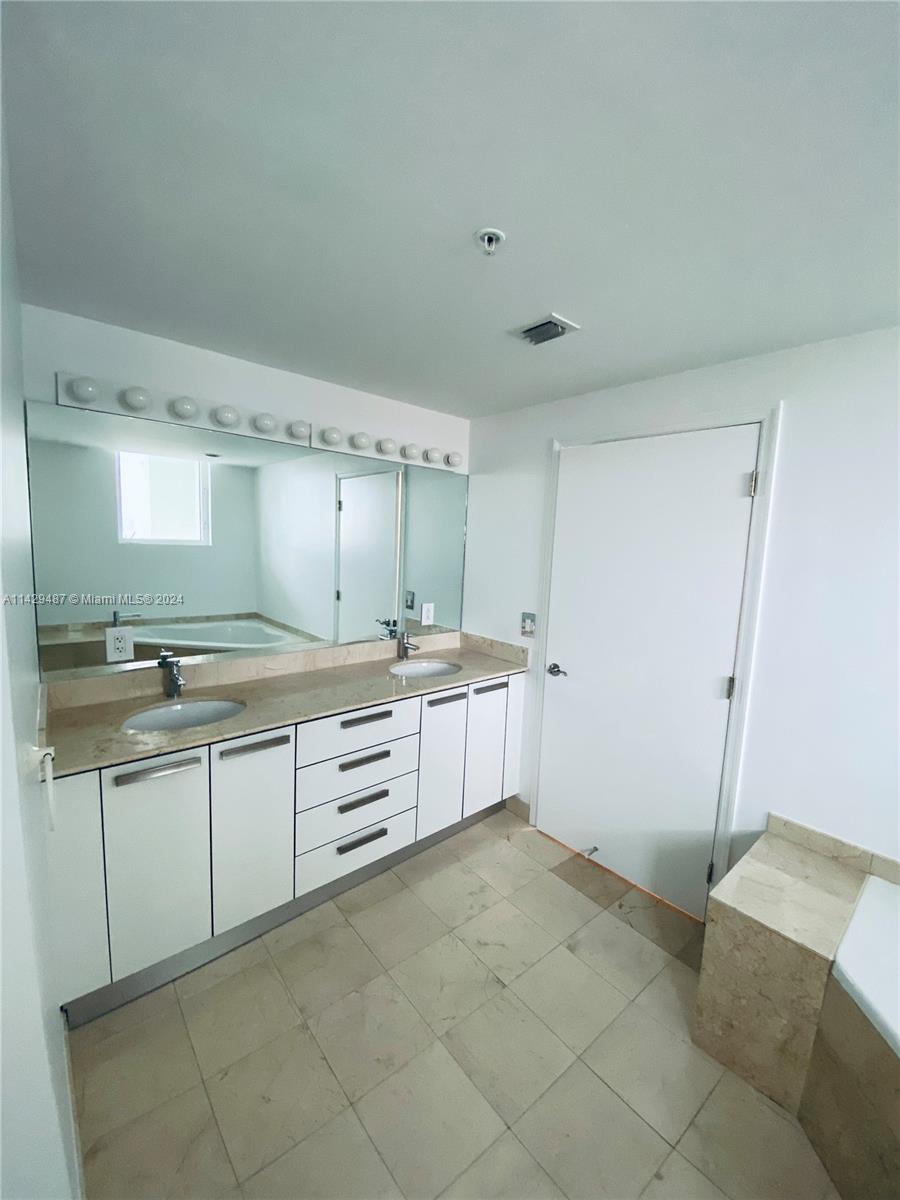 3000 188th St, Aventura, FL, 33180 United States, 2 Bedrooms Bedrooms, ,2 BathroomsBathrooms,Residential,For Sale,188th St,A11429487