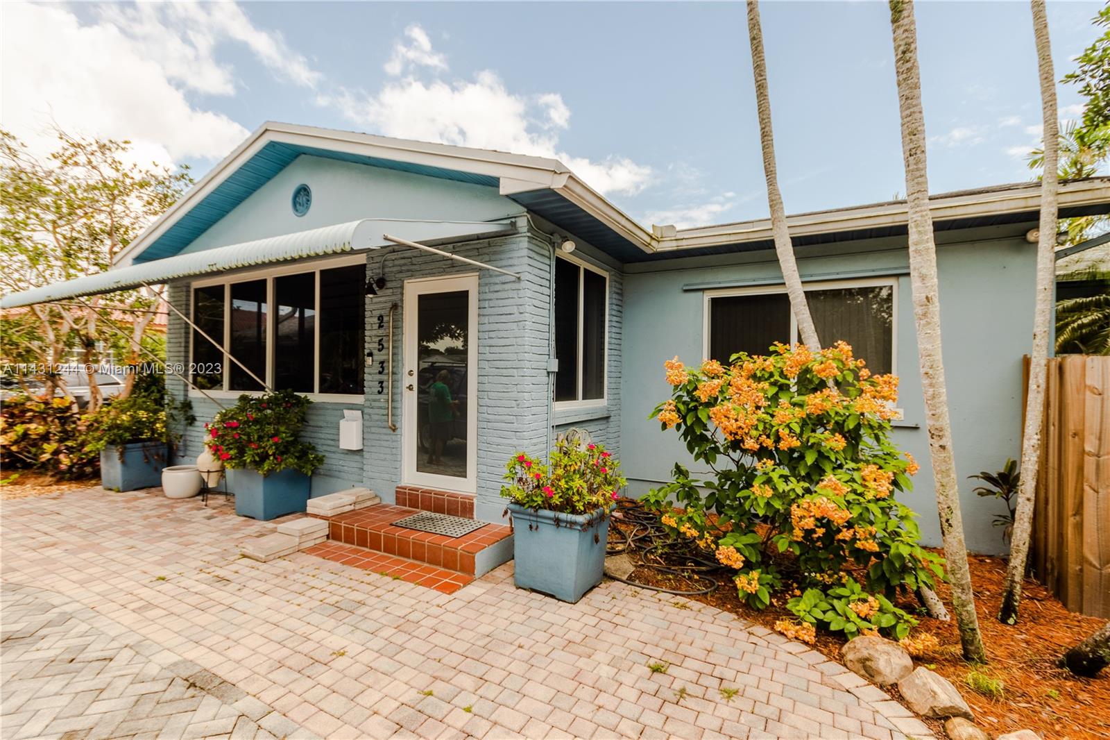 House for Sale in Hollywood, FL