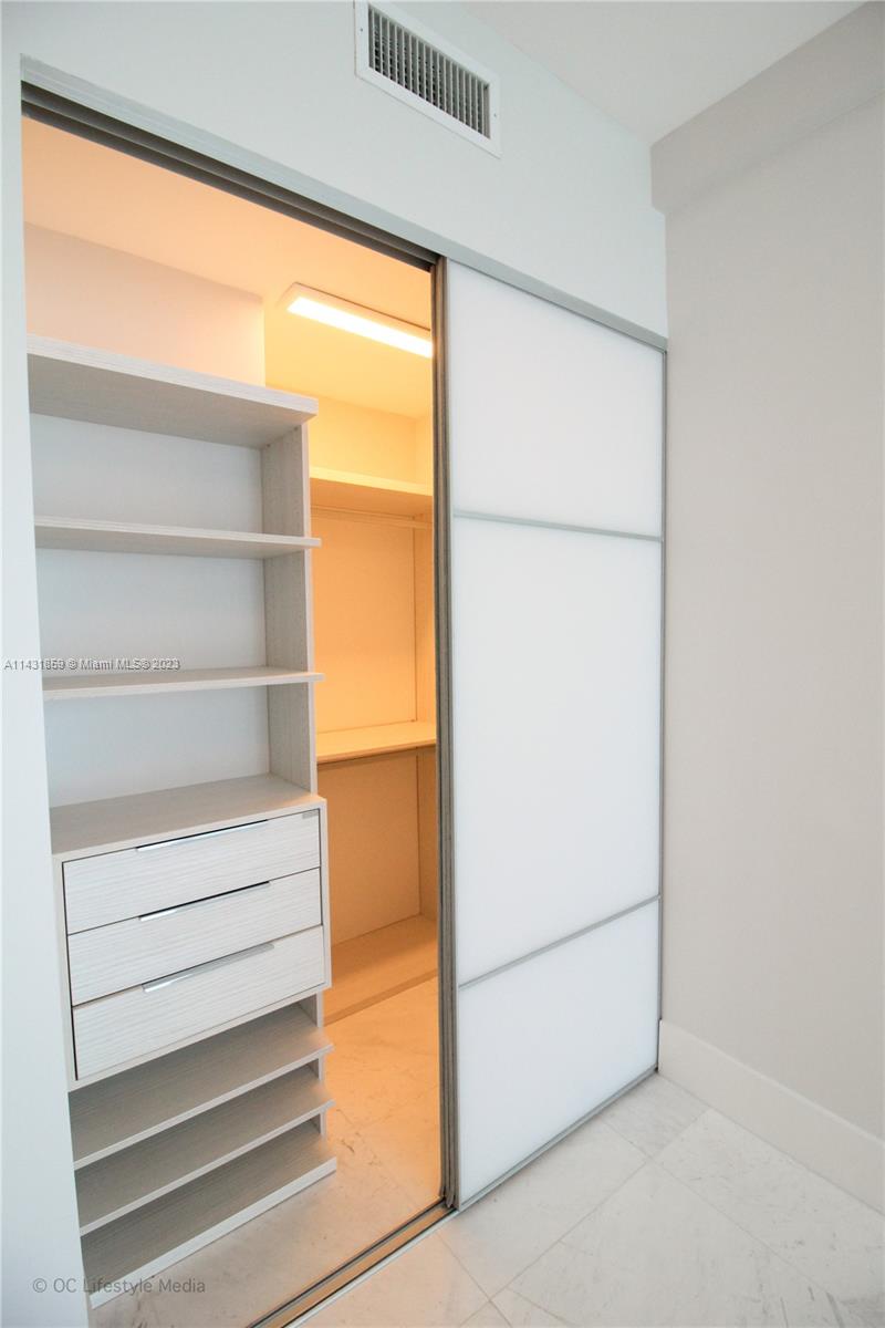 2nd Bedroom - Closet