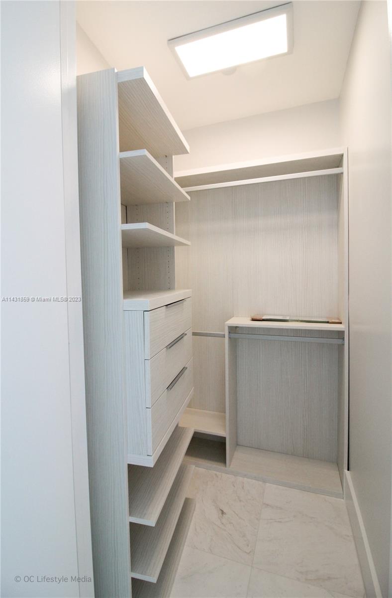 3rd Bedroom - Closet