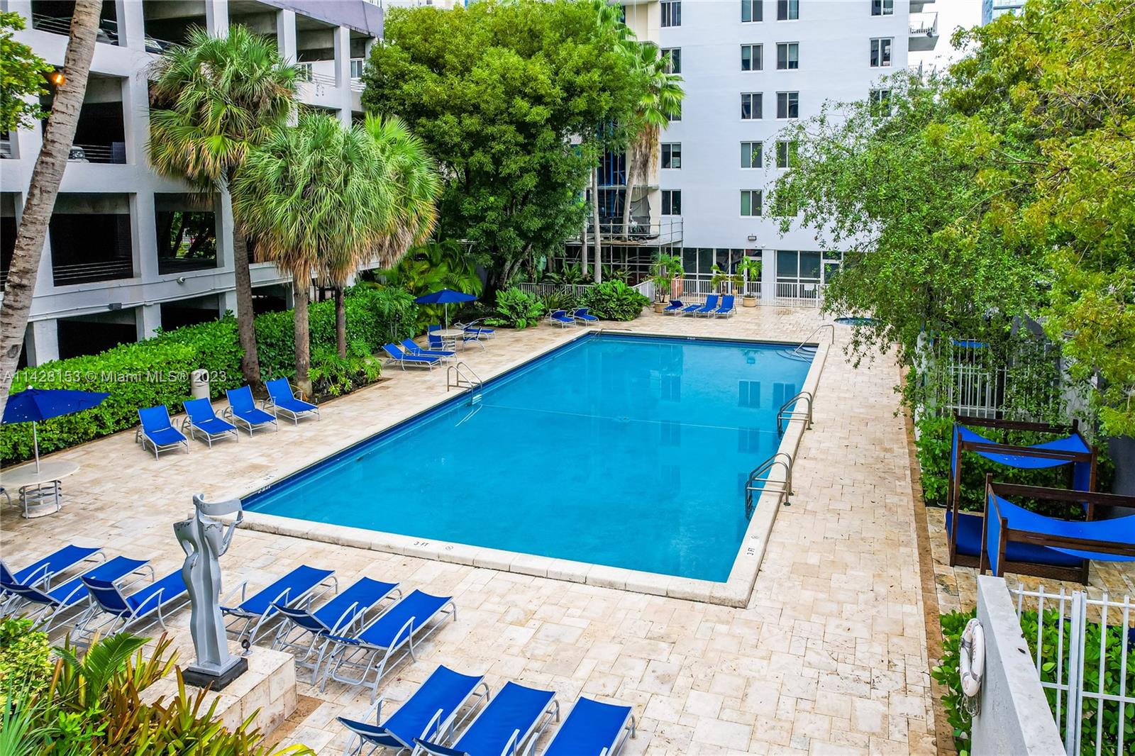 plenty of amenities,including pool,Jacuzzi,BBQ area