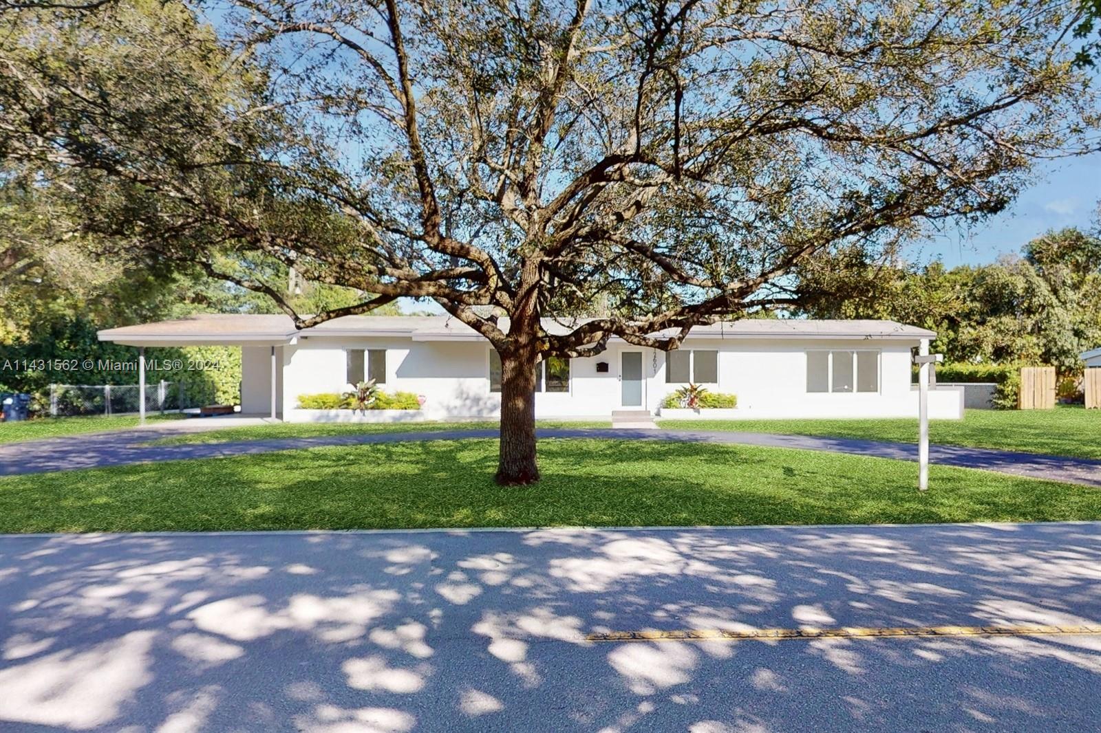 12601 SW 82 Ave, Pinecrest, Florida 33156, 3 Bedrooms Bedrooms, ,2 BathroomsBathrooms,Residential,For Sale,12601 SW 82 Ave,A11431562