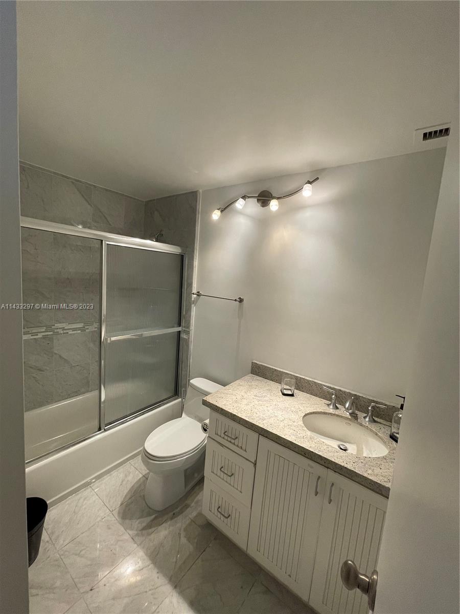 5055 E Collins Ave 2H, Miami Beach, Florida 33140, 1 Bedroom Bedrooms, ,2 BathroomsBathrooms,Residentiallease,For Rent,5055 E Collins Ave 2H,A11433297